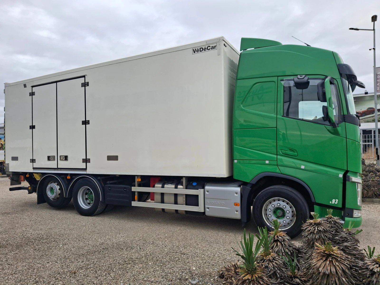 Volvo Fh ТЕРМО ИЗОЛИРАН , снимка 10 - Камиони - 56697092