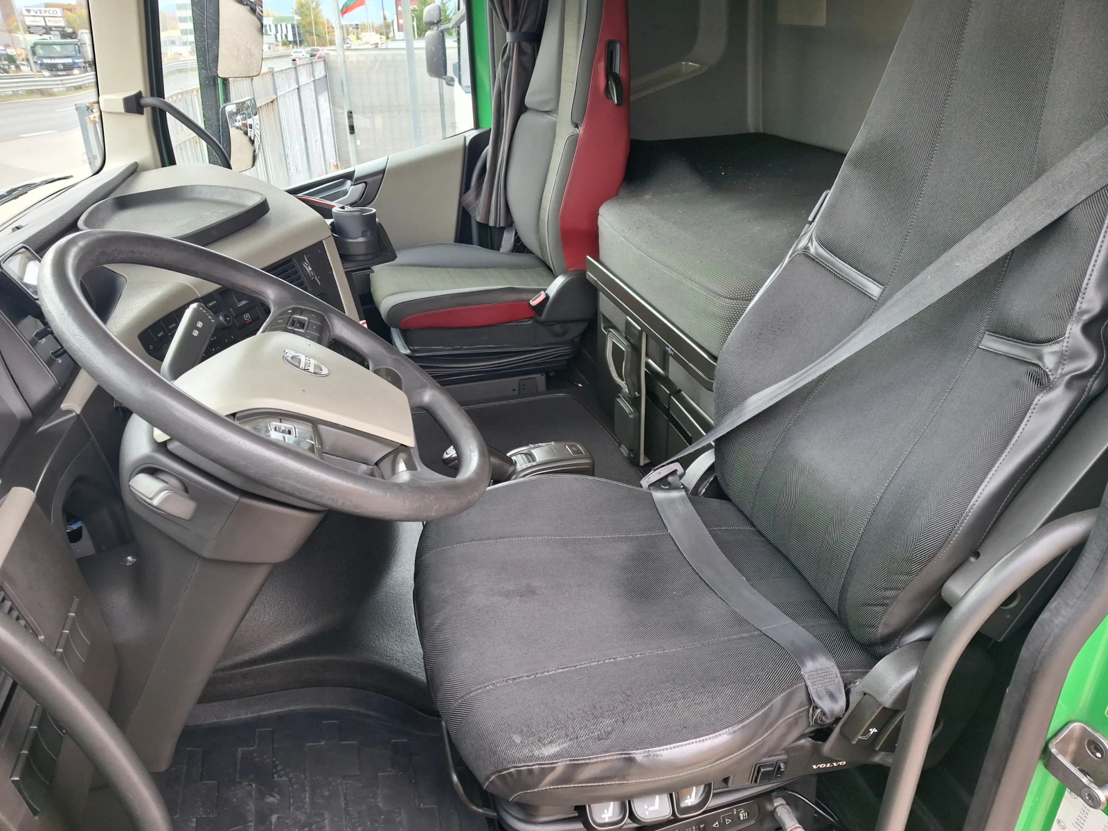 Volvo Fh ТЕРМО ИЗОЛИРАН , снимка 17 - Камиони - 56697092