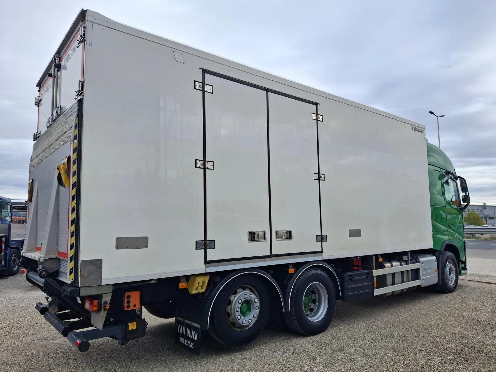 Volvo Fh ТЕРМО ИЗОЛИРАН , снимка 9 - Камиони - 56697092