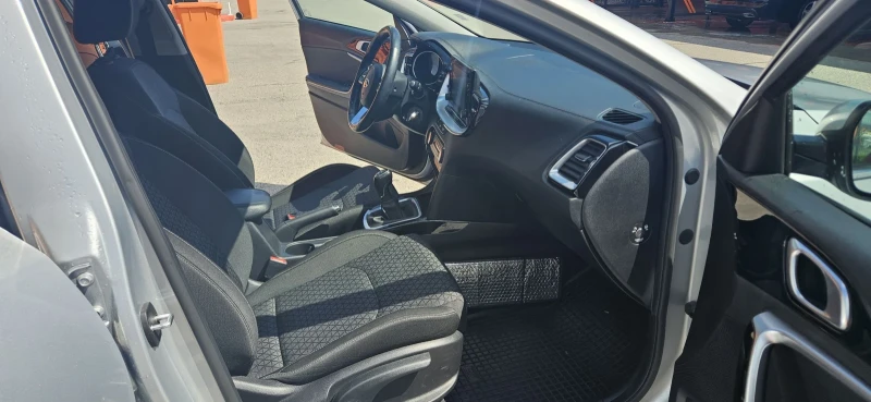 Kia Ceed Хечбек , снимка 9 - Автомобили и джипове - 52418114