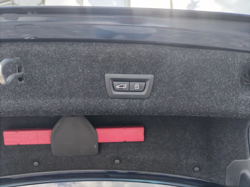 BMW 320 320 D/X-Drive, снимка 17 - Автомобили и джипове - 51456044