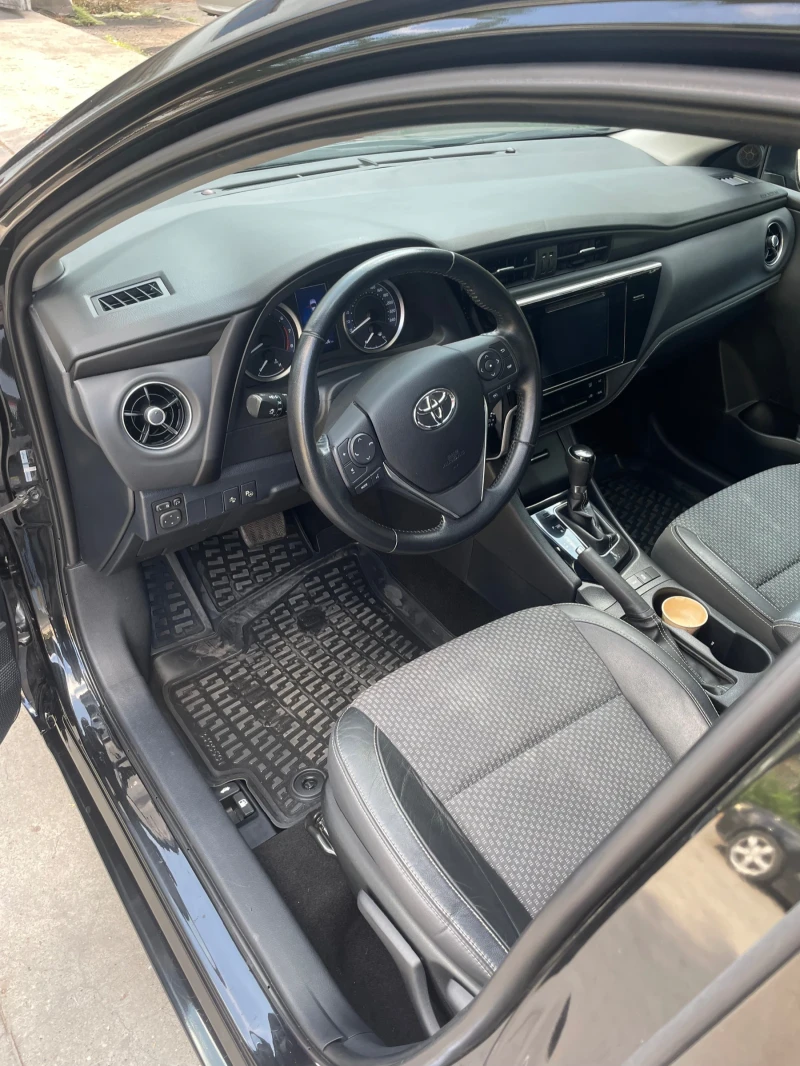 Toyota Corolla 1.6i, снимка 12 - Автомобили и джипове - 51628484