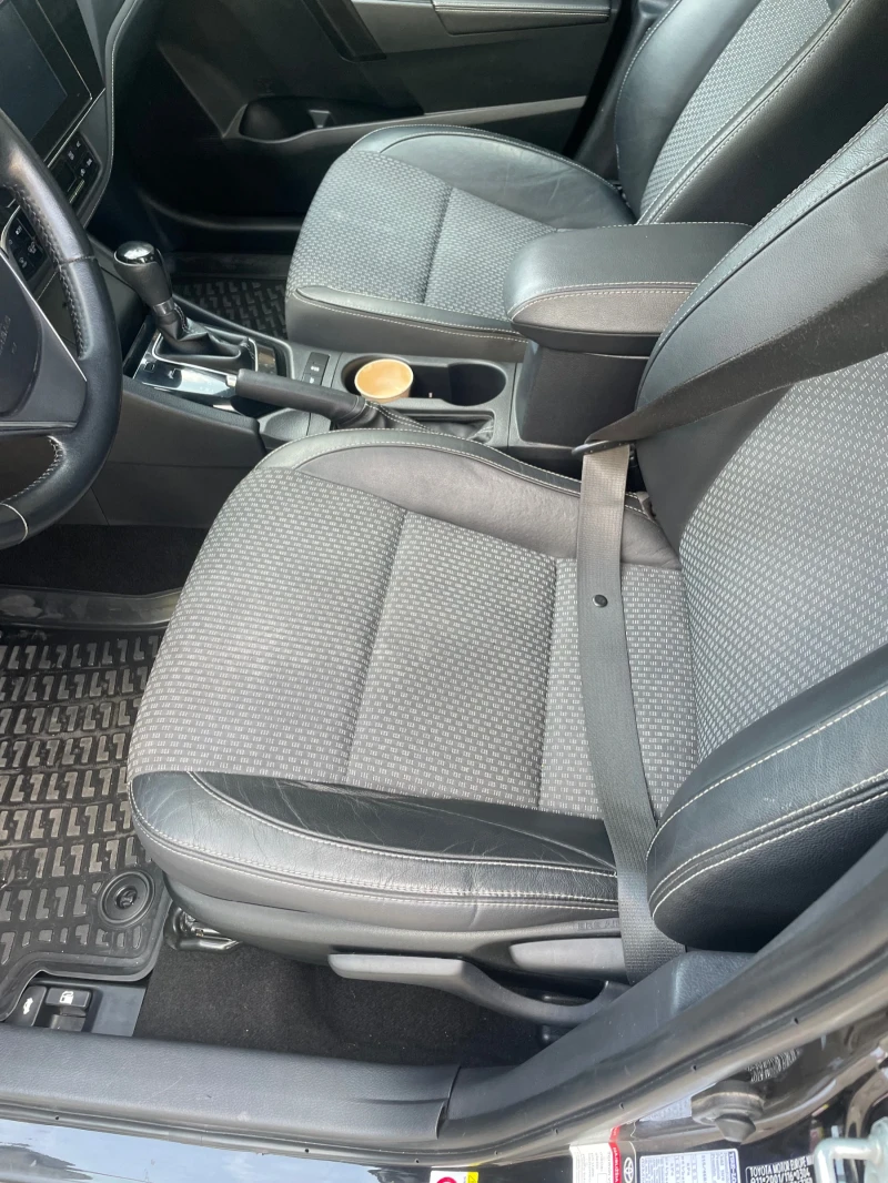 Toyota Corolla 1.6i, снимка 14 - Автомобили и джипове - 51628484