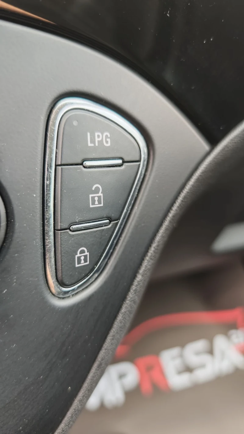 Opel Corsa 1.4i 90kc. GAZ COSMO, снимка 13 - Автомобили и джипове - 51703646