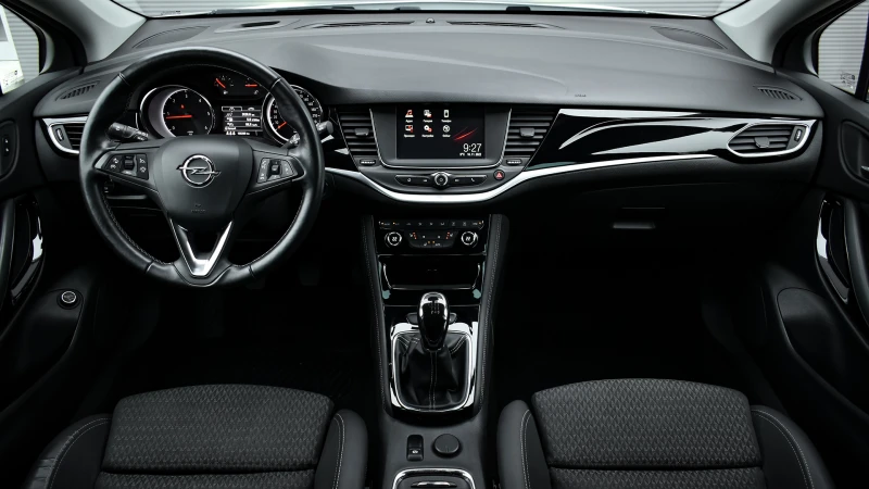 Opel Astra Sports Tourer 1.6 CDTi Innovation, снимка 14 - Автомобили и джипове - 51824866