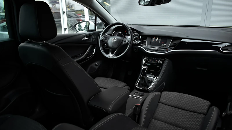Opel Astra Sports Tourer 1.6 CDTi Innovation, снимка 13 - Автомобили и джипове - 51824866