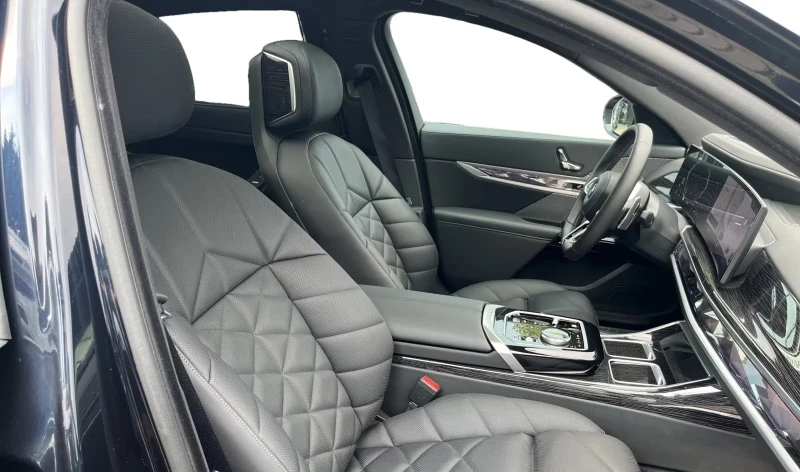 BMW 740 xDrive M Sport 21" Pano Autobahn, снимка 8 - Автомобили и джипове - 52085666