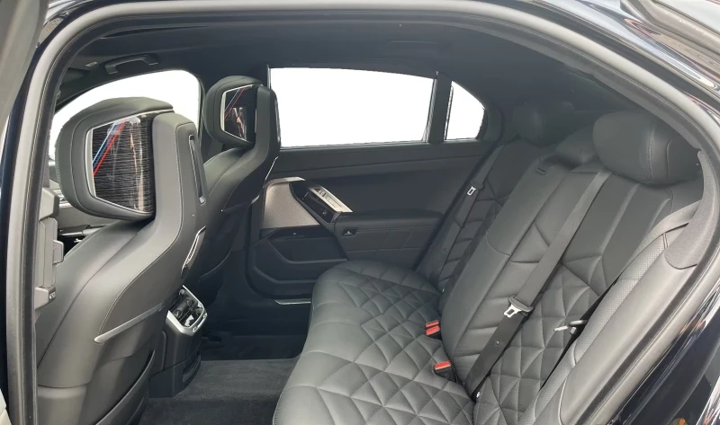 BMW 740 xDrive M Sport 21" Pano Autobahn, снимка 9 - Автомобили и джипове - 52085666