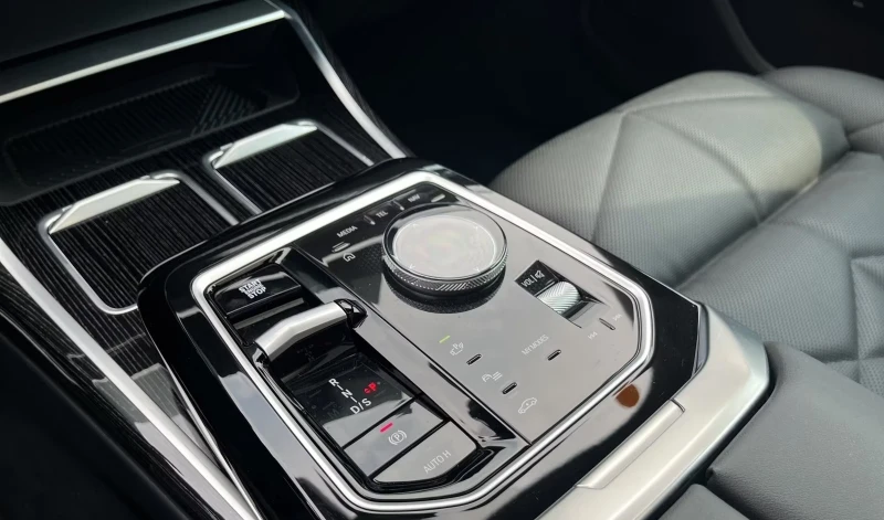 BMW 740 xDrive M Sport 21" Pano Autobahn, снимка 7 - Автомобили и джипове - 52085666