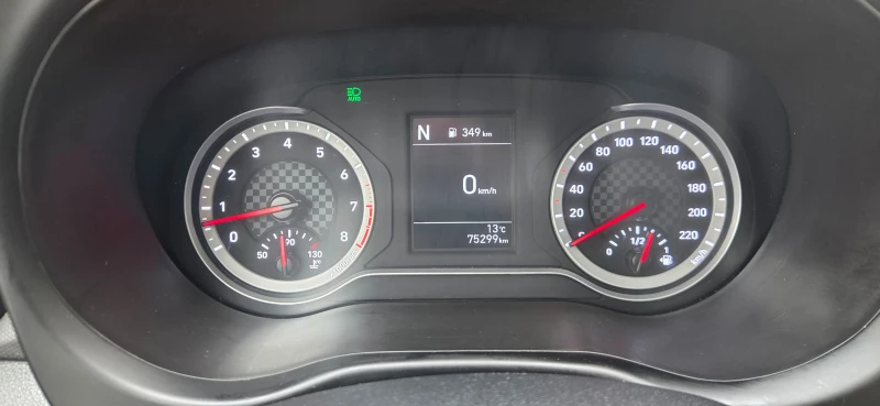 Hyundai I10 АВТОМАТИК, снимка 11 - Автомобили и джипове - 52319734