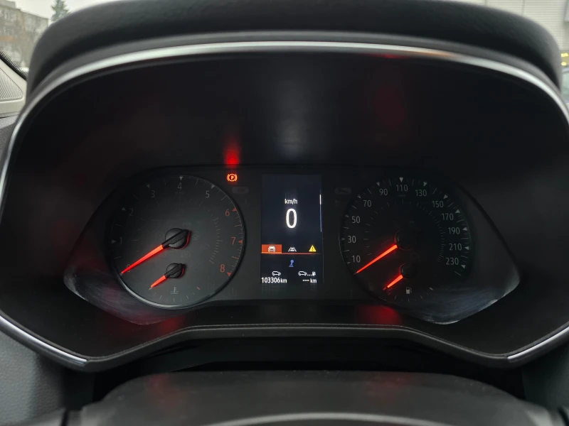 Renault Clio 1.0 Tce, снимка 11 - Автомобили и джипове - 52655461