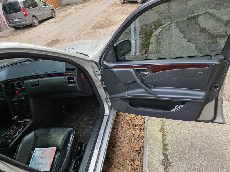 Mercedes-Benz E 270, снимка 8 - Автомобили и джипове - 52858249