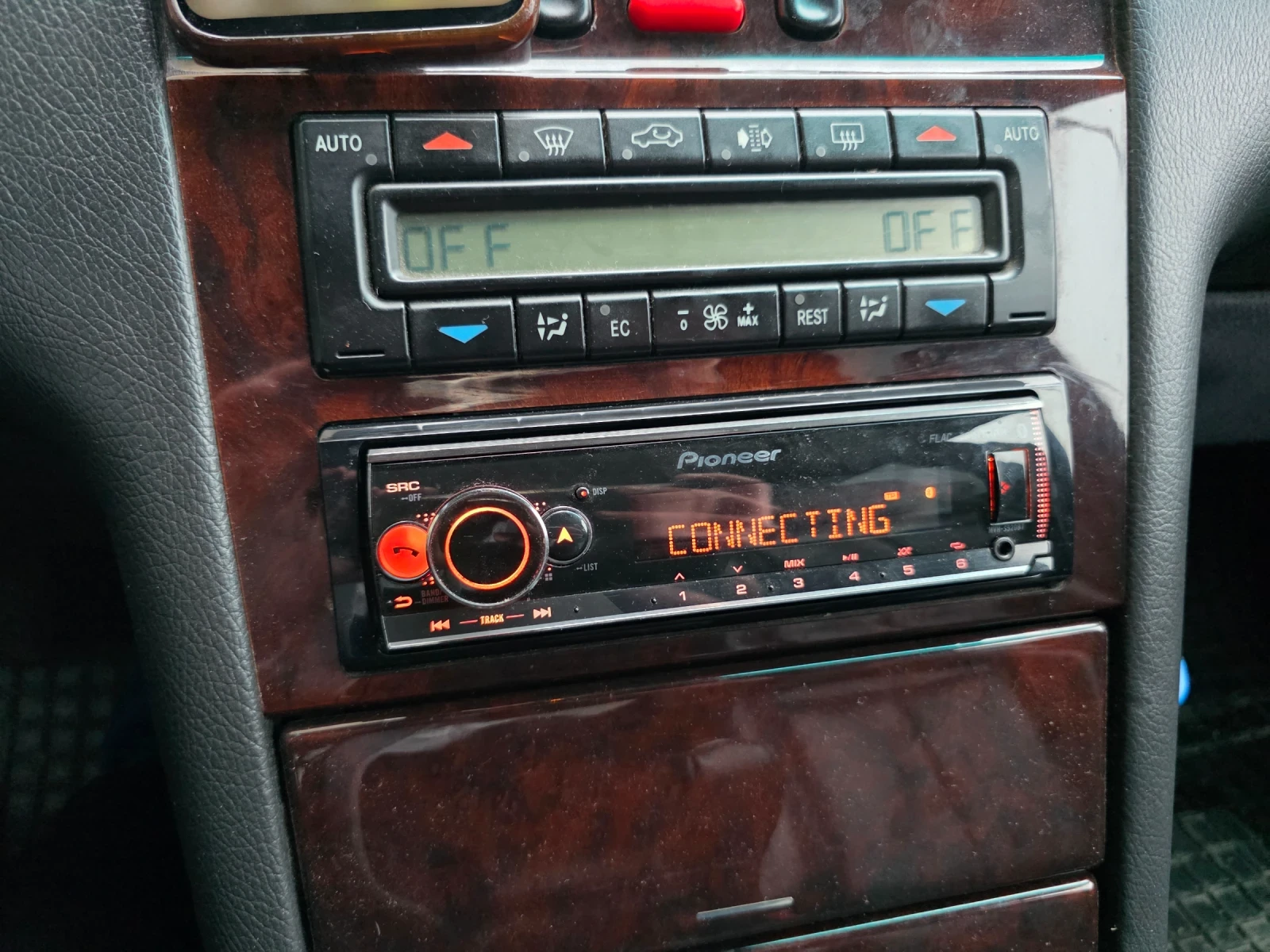 Mercedes-Benz E 270, снимка 13 - Автомобили и джипове - 53743737