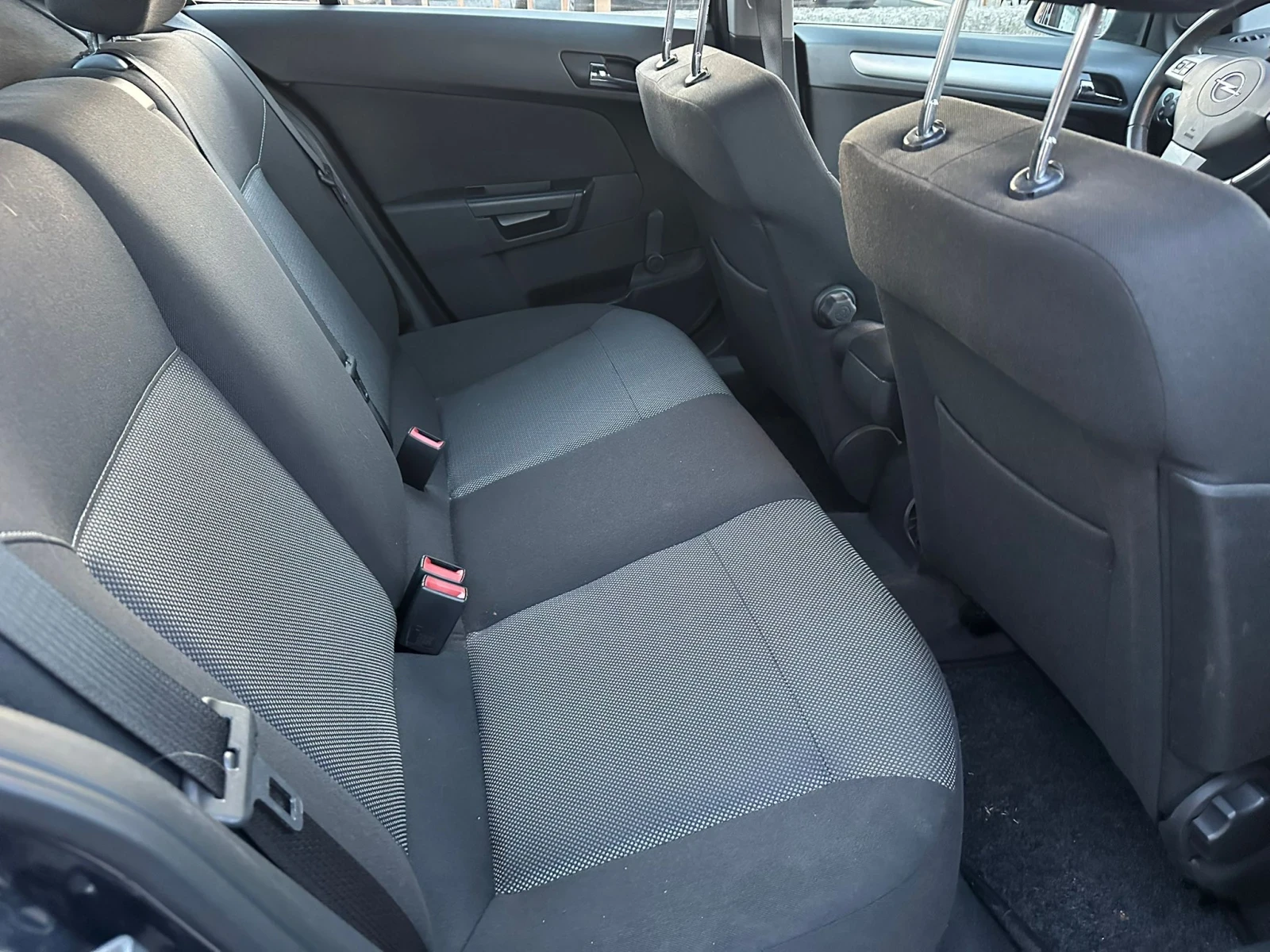 Opel Astra 1, 400 EURO5, снимка 11 - Автомобили и джипове - 53772401