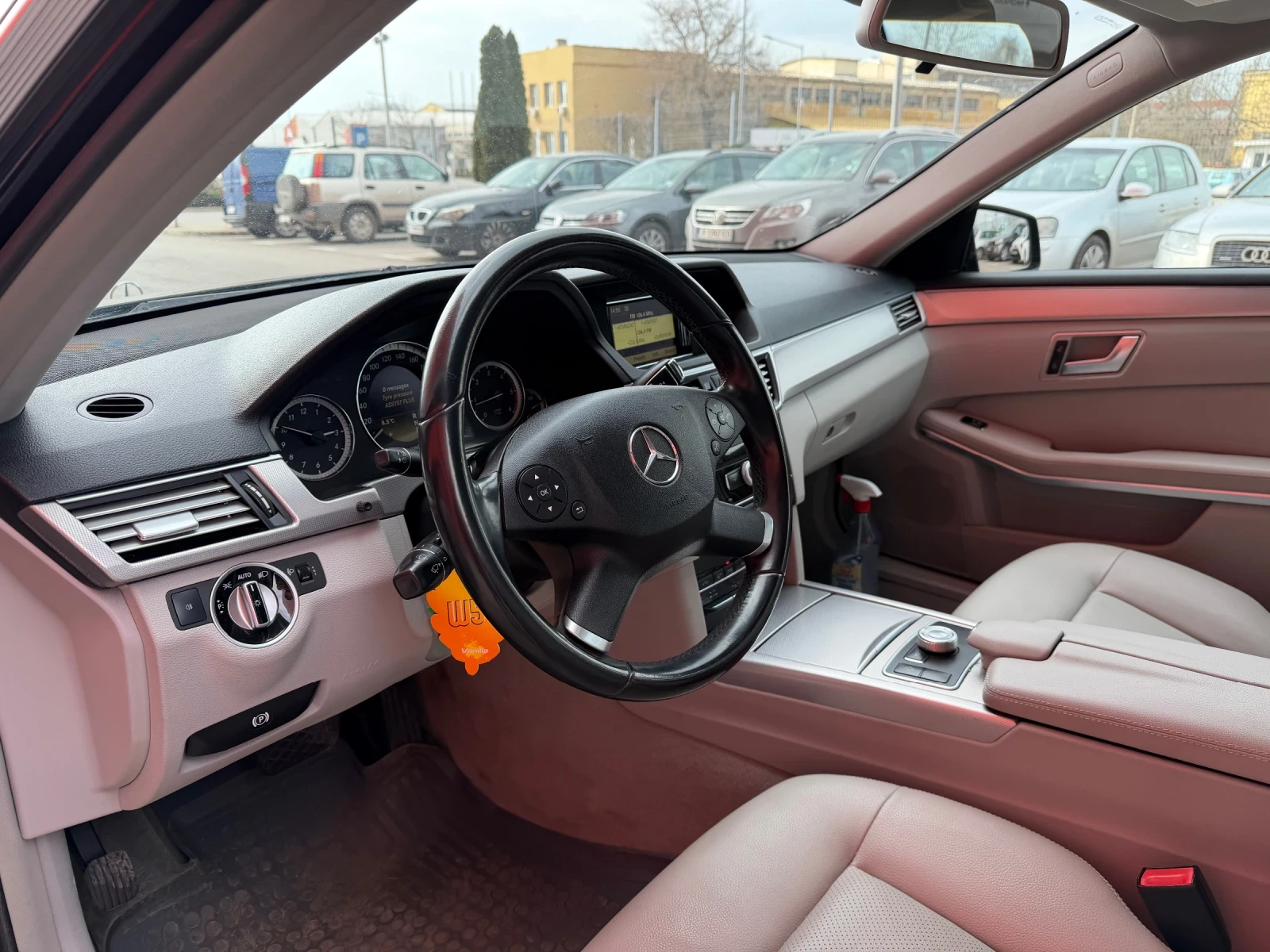 Mercedes-Benz E 250 4x4* AMG* LED* КОЖА, снимка 12 - Автомобили и джипове - 53915849