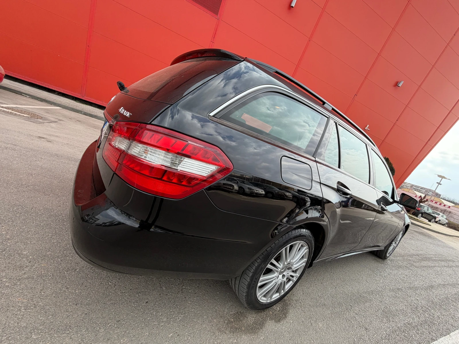 Mercedes-Benz E 250 4x4* AMG* LED* КОЖА, снимка 5 - Автомобили и джипове - 53915849