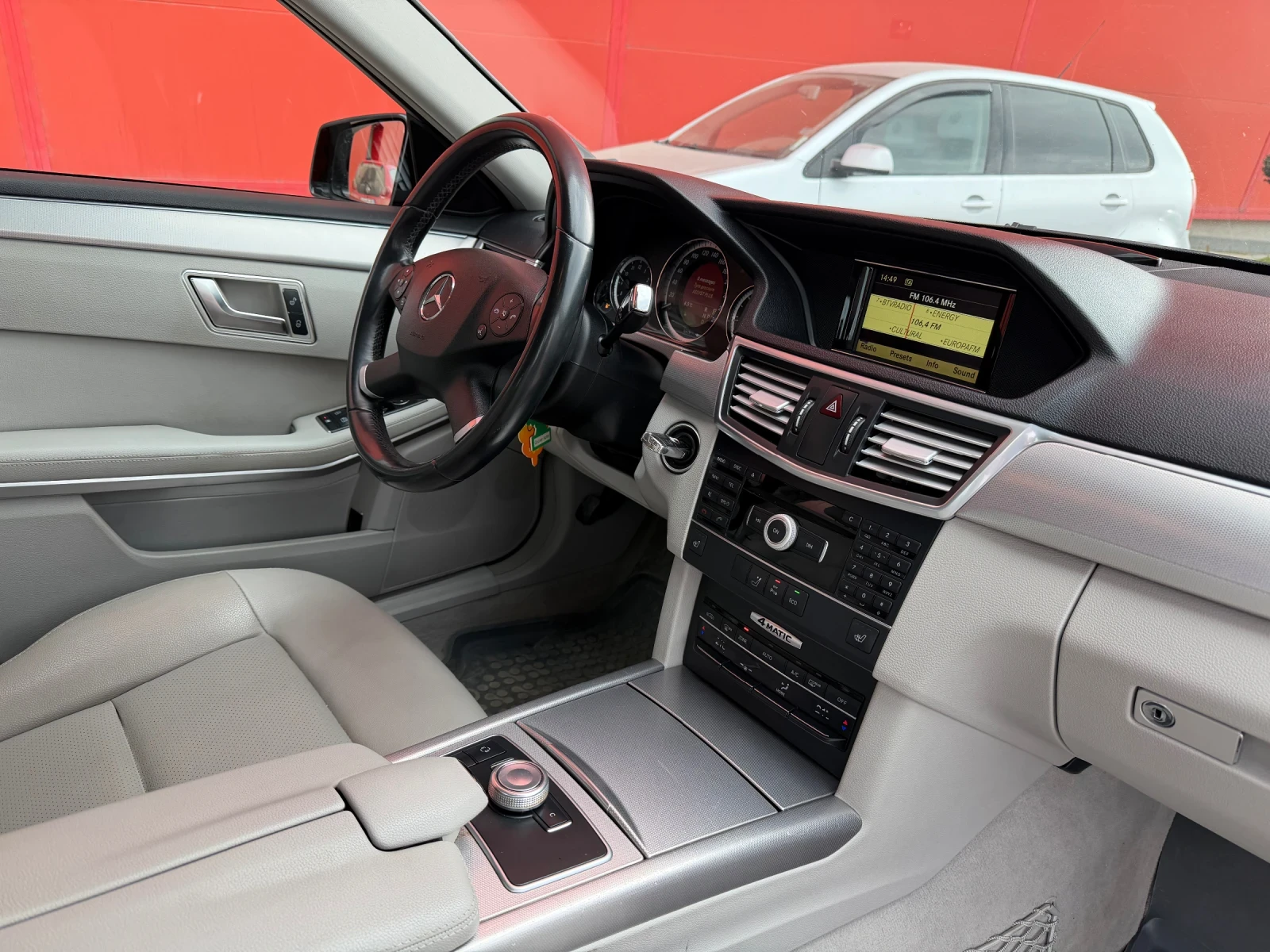 Mercedes-Benz E 250 4x4* AMG* LED* КОЖА, снимка 10 - Автомобили и джипове - 53915849