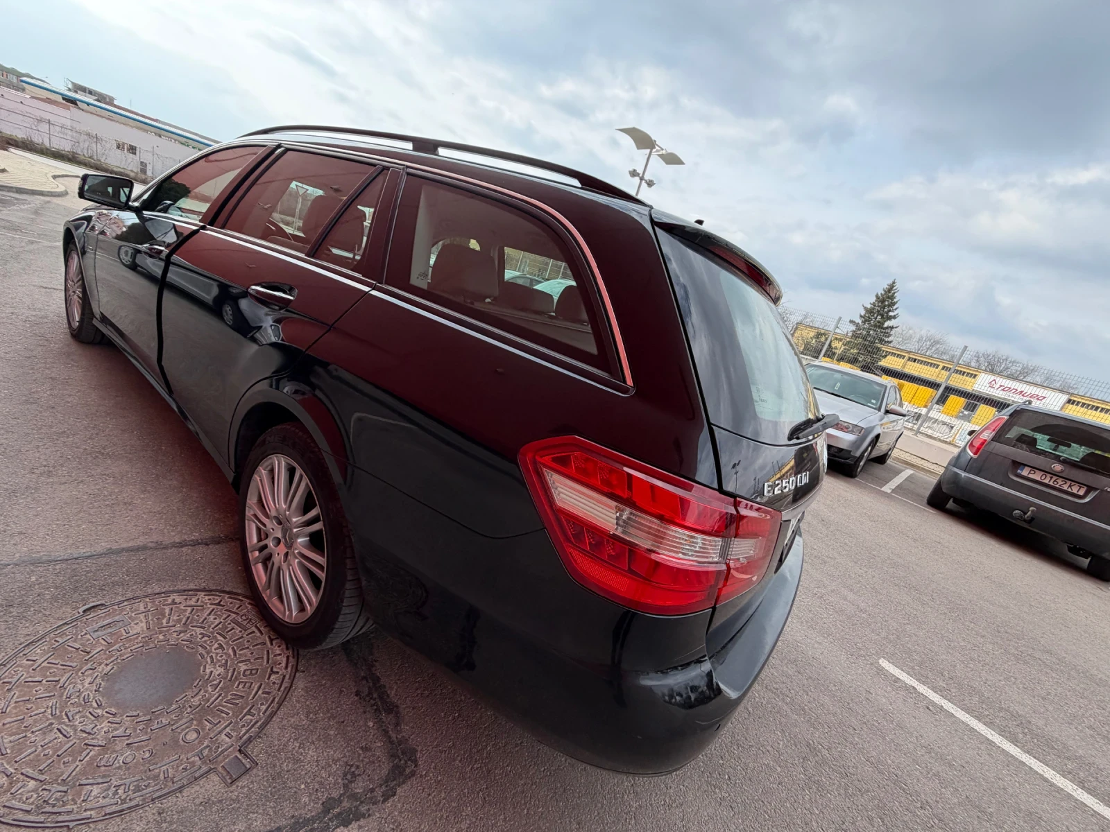 Mercedes-Benz E 250 4x4* AMG* LED* КОЖА, снимка 7 - Автомобили и джипове - 53915849