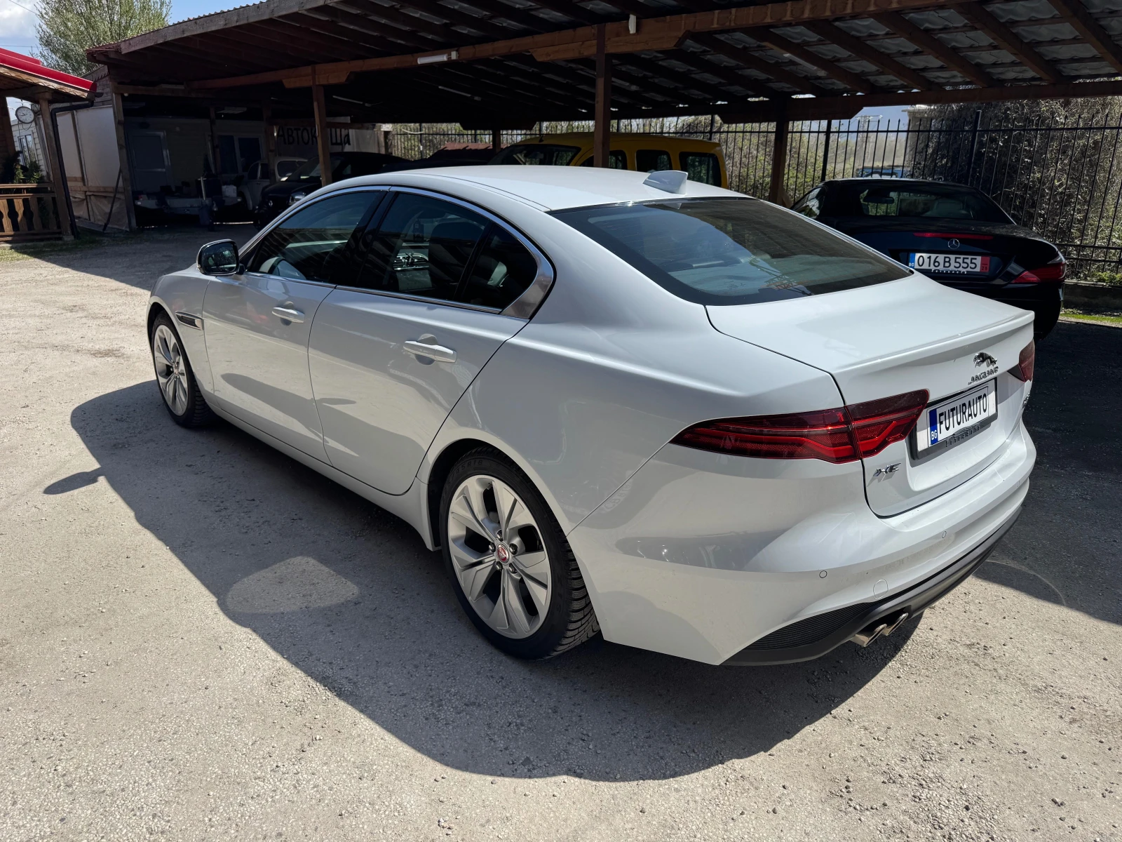 Jaguar XE D 180S, снимка 7 - Автомобили и джипове - 54226987