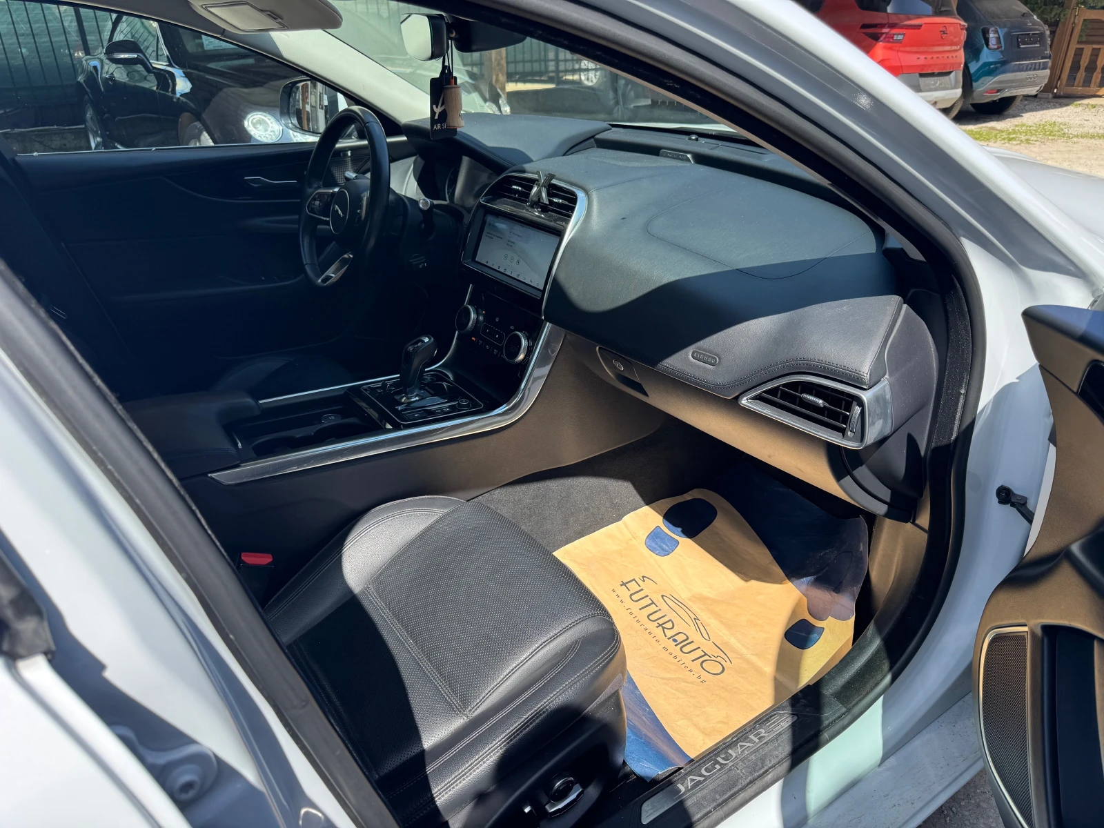 Jaguar XE D 180S, снимка 11 - Автомобили и джипове - 54226987