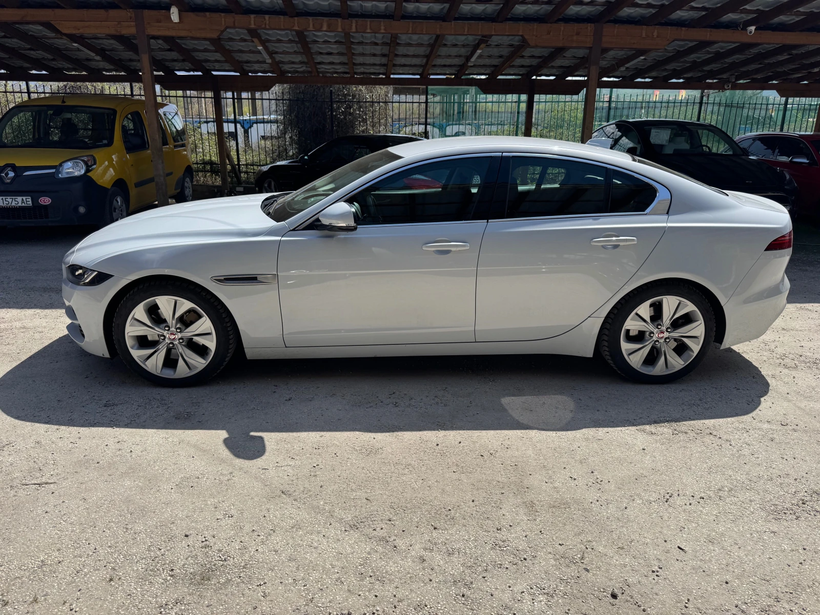 Jaguar XE D 180S, снимка 6 - Автомобили и джипове - 54226987