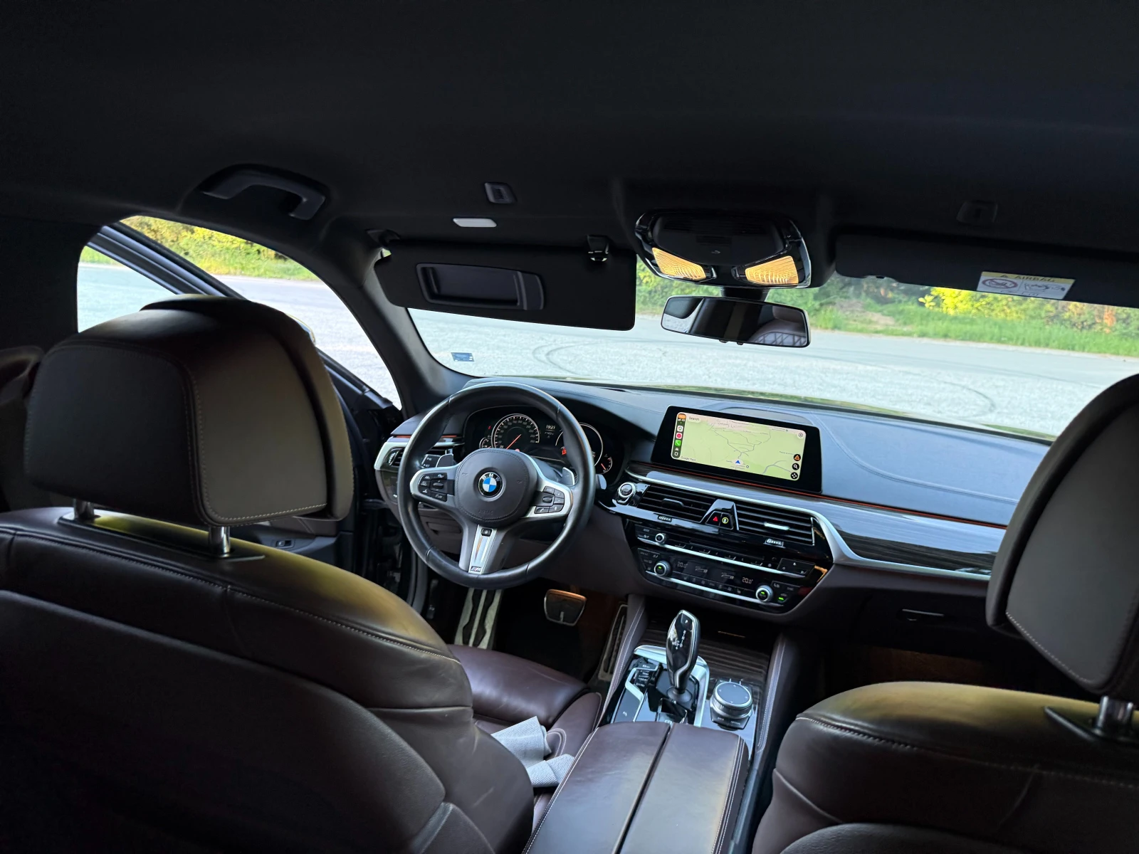 BMW 530 530d xDrive M Sport Individual/HUD/Harman Kardon, снимка 15 - Автомобили и джипове - 54561316