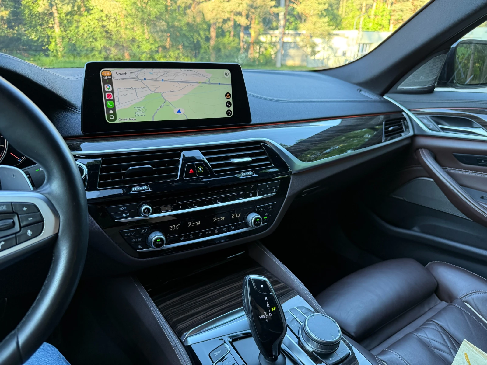 BMW 530 530d xDrive M Sport Individual/HUD/Harman Kardon, снимка 9 - Автомобили и джипове - 54561316