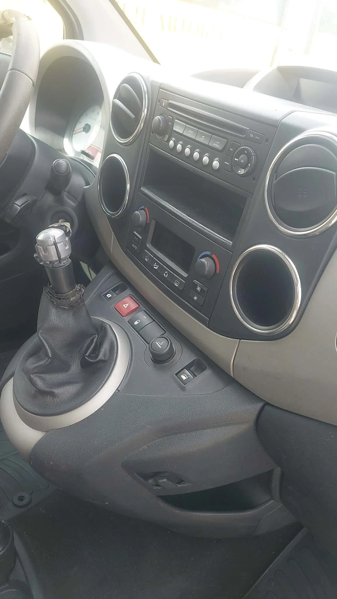 Peugeot Partner 1.6hdi, снимка 8 - Автомобили и джипове - 54799766