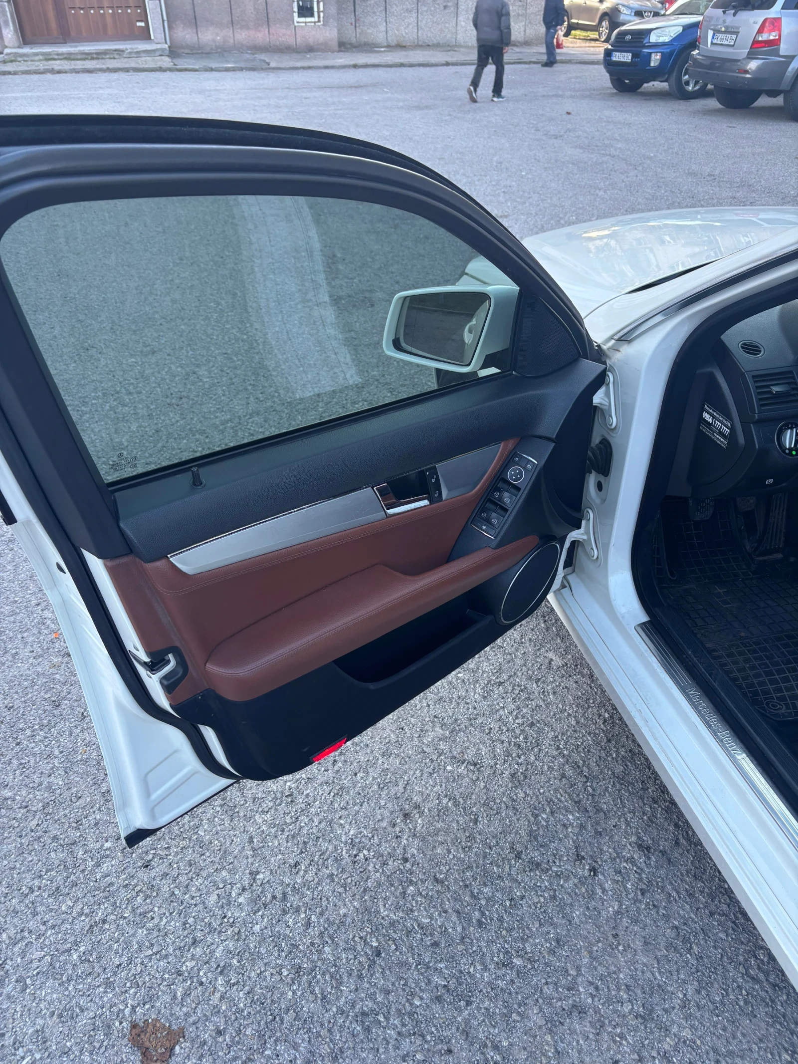 Mercedes-Benz C 220, снимка 9 - Автомобили и джипове - 55277275