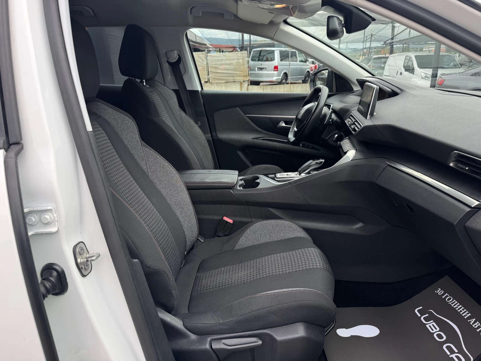 Peugeot 3008 1.5D AUTMATIK - ТОП СЪСТОЯНИЕ-БЯЛ ПЕРЛА, снимка 16 - Автомобили и джипове - 56087848