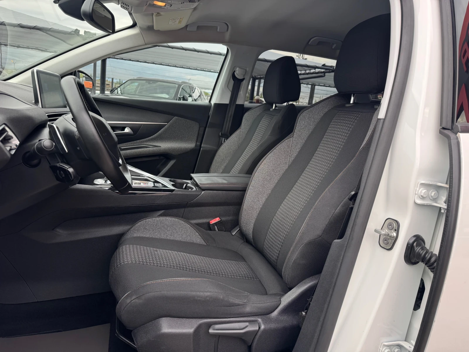 Peugeot 3008 1.5D AUTMATIK - ТОП СЪСТОЯНИЕ-БЯЛ ПЕРЛА, снимка 9 - Автомобили и джипове - 56087848