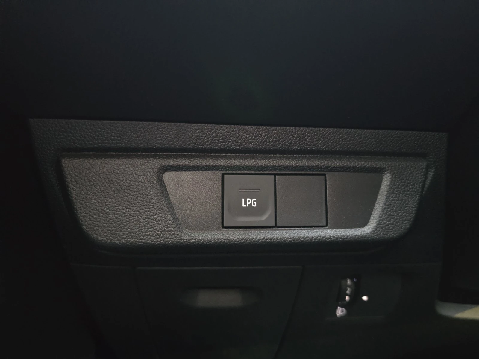 Dacia Sandero 1.0 TCe 90 Stop&Start LPG, снимка 11 - Автомобили и джипове - 56576968