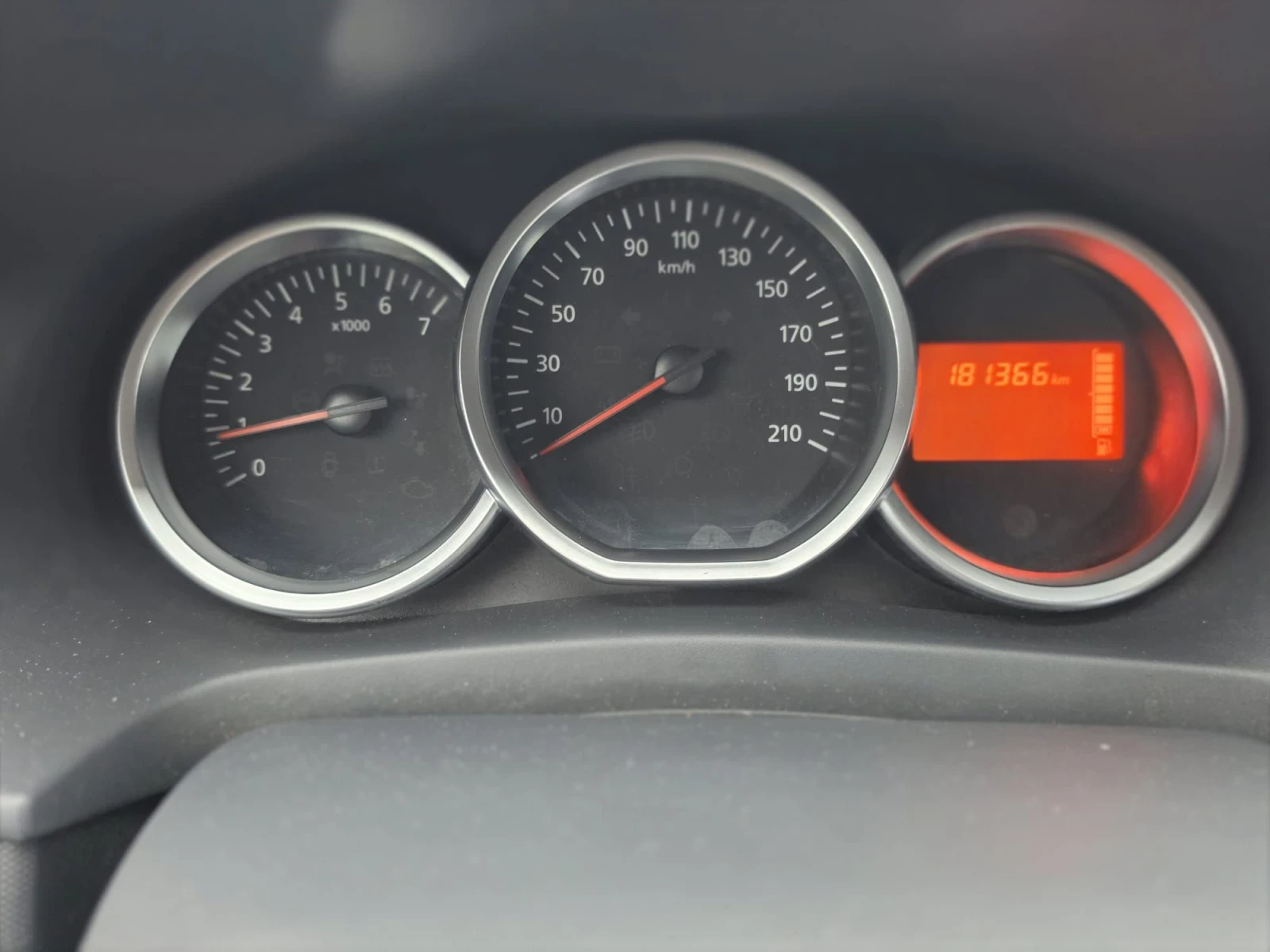 Dacia Logan 1.5DCi* ОТЛИЧЕН* , снимка 14 - Автомобили и джипове - 56745842