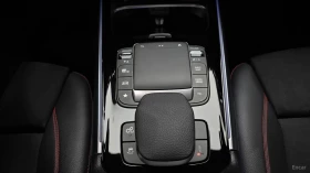 Mercedes-Benz GLB35AMG 4MATIC* КОЖА* ПОДГРЕВ* ОБДУХВ* BURMASTER* PANO* 36, снимка 17