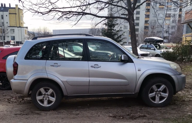 Toyota Rav4 D4D, снимка 3 - Автомобили и джипове - 52947453