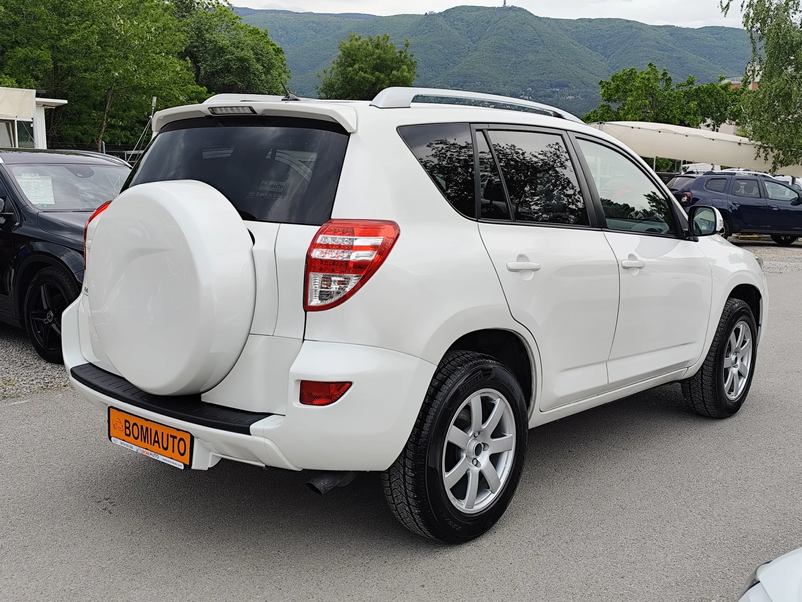 Toyota Rav4 2.2D-4D* 4X4* EURO5A* КОЖА*  - изображение 4