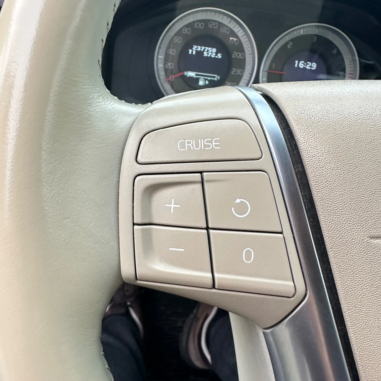 Volvo XC60 Avtomat* Face* Xenon* 163PS* NAVI - изображение 6