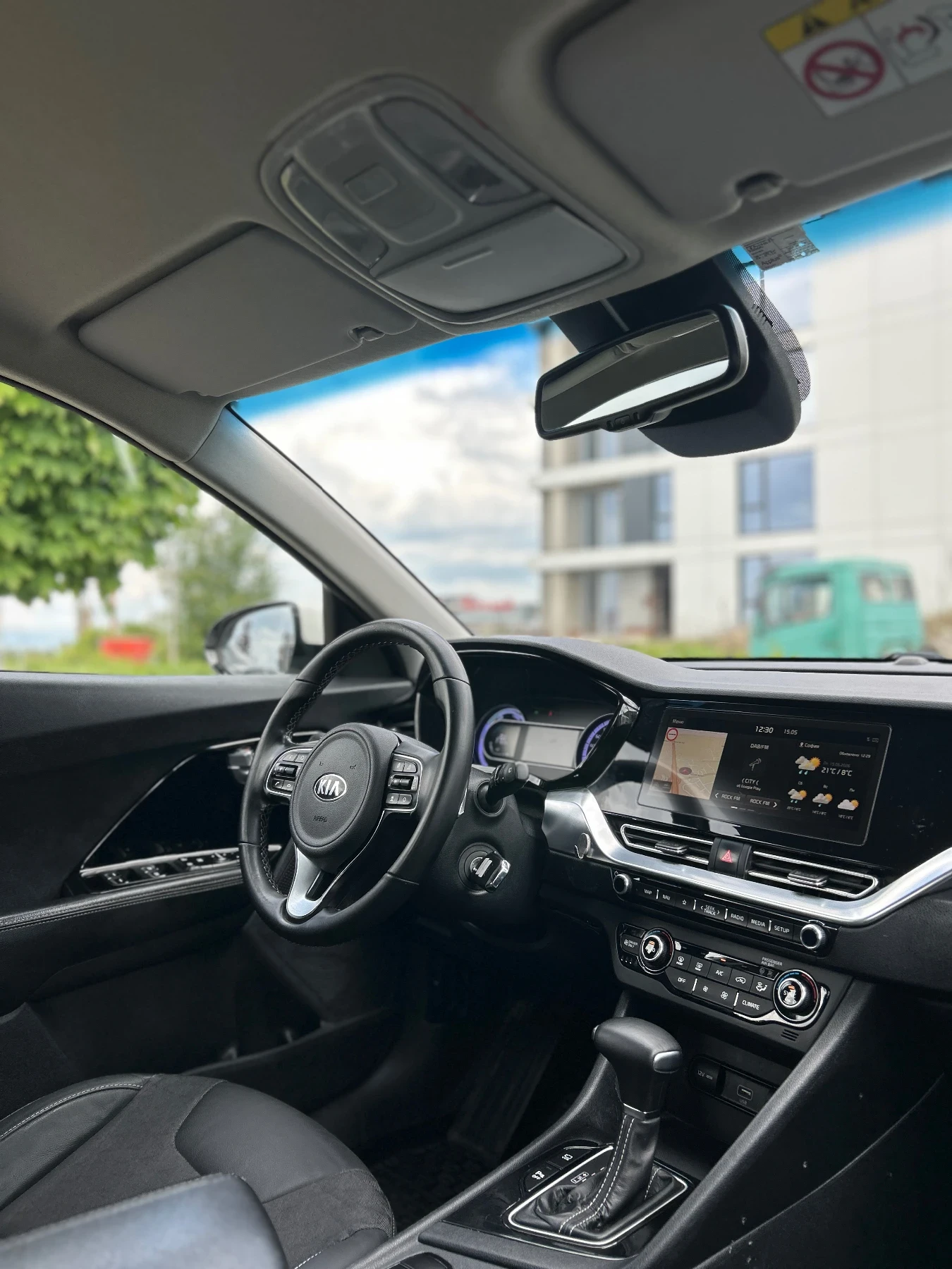 Kia Niro, снимка 12 - Автомобили и джипове - 54565487