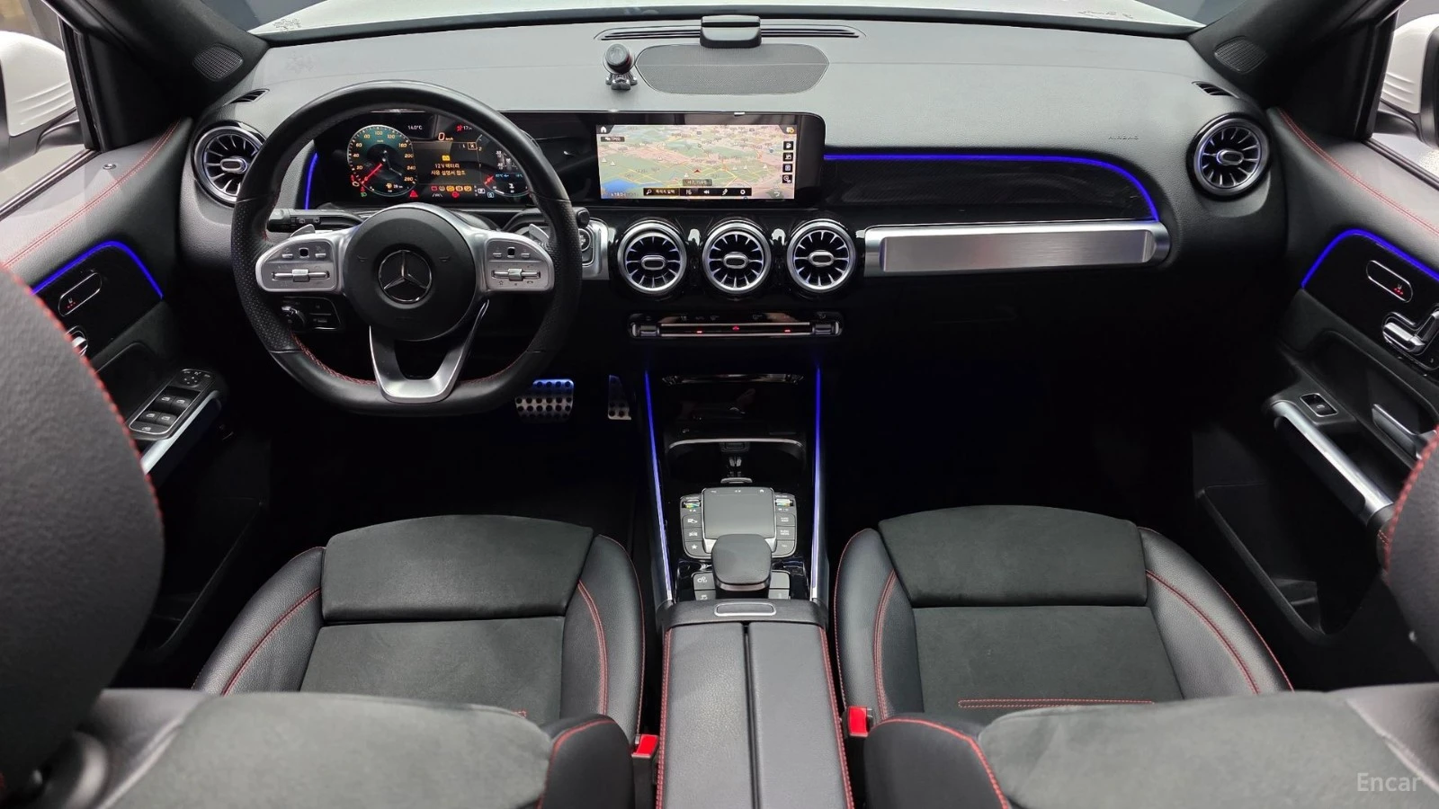 Mercedes-Benz GLB35AMG 4MATIC* КОЖА* ПОДГРЕВ* ОБДУХВ* BURMASTER* PANO* 36, снимка 7 - Автомобили и джипове - 55423507