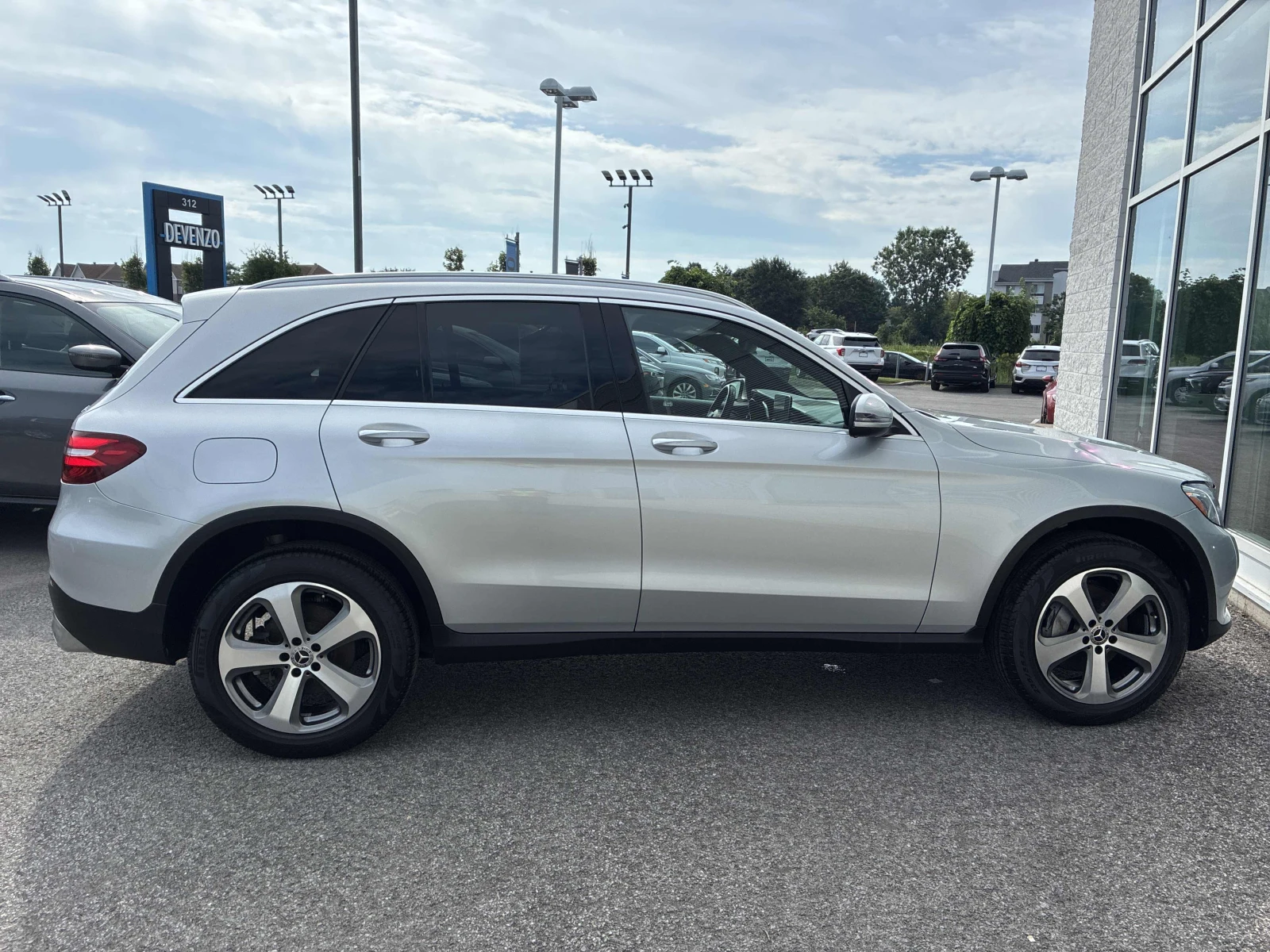 Mercedes-Benz GLC 300 АВТОКРЕДИТ, снимка 3 - Автомобили и джипове - 55923538