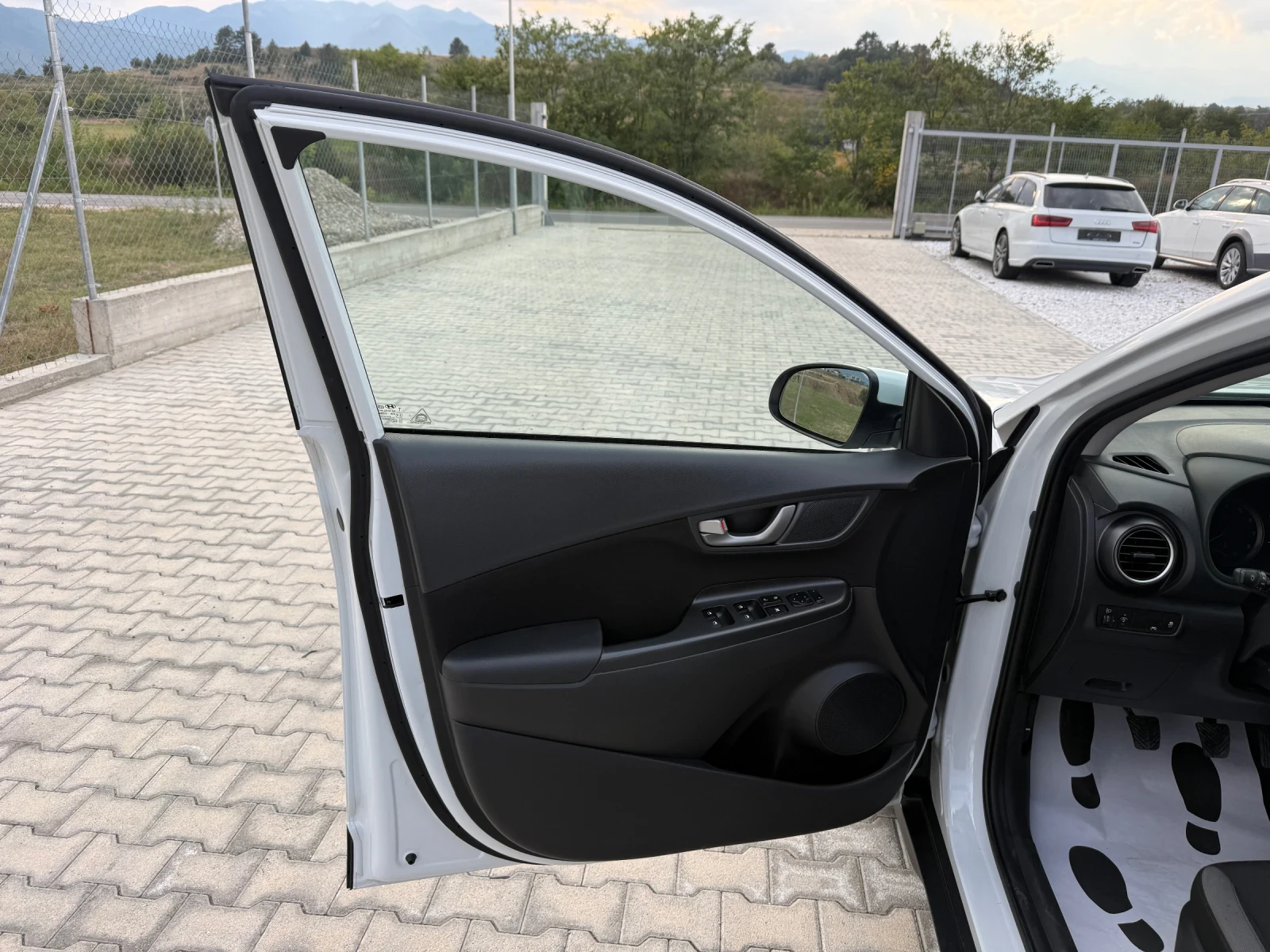 Hyundai Kona 1.0 T-GDI PREMIUM CAMERA, снимка 9 - Автомобили и джипове - 56165239