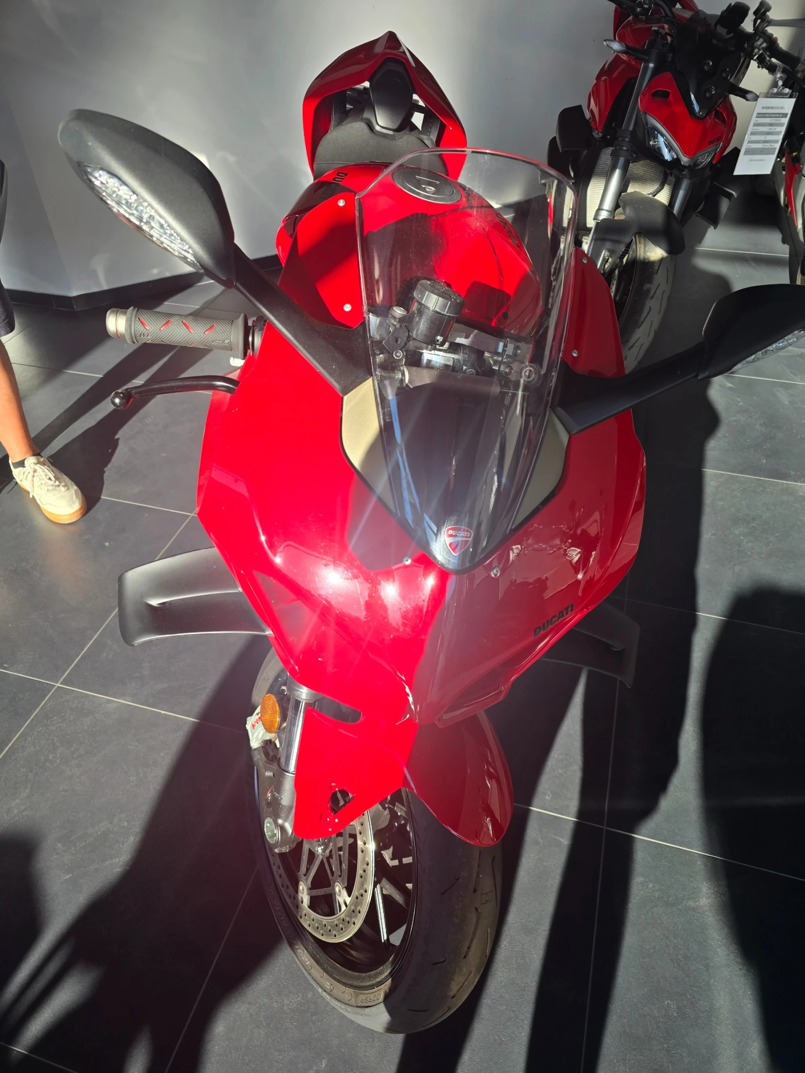 Ducati Panigale V4 модел 2022г., снимка 3 - Мотоциклети и мототехника - 55969066
