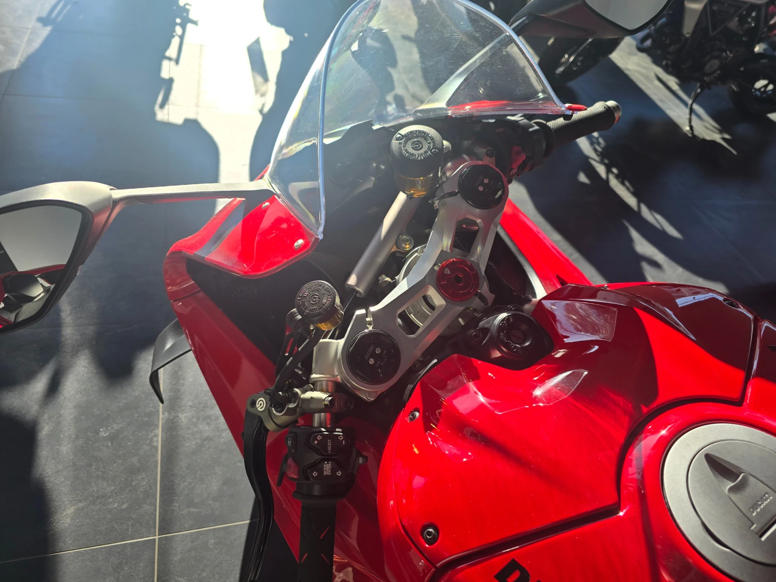 Ducati Panigale V4 модел 2022г., снимка 2 - Мотоциклети и мототехника - 55969066