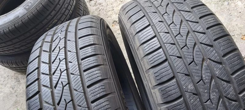 Гуми Зимни 235/60R18, снимка 2 - Гуми и джанти - 33439047