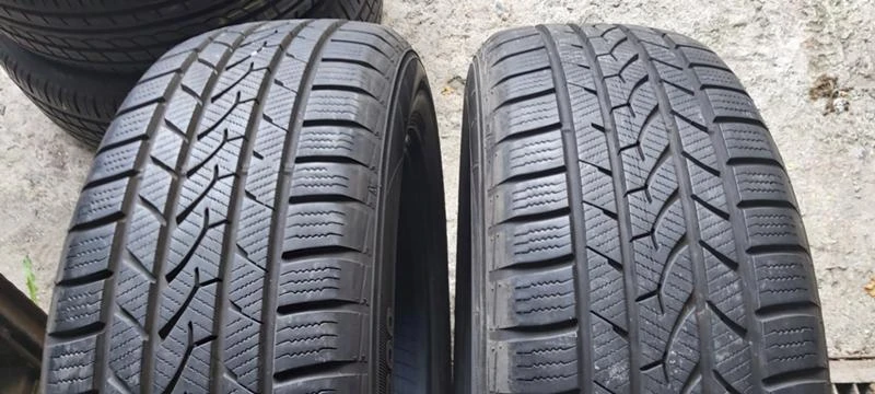 Гуми Зимни 235/60R18, снимка 1 - Гуми и джанти - 33439047