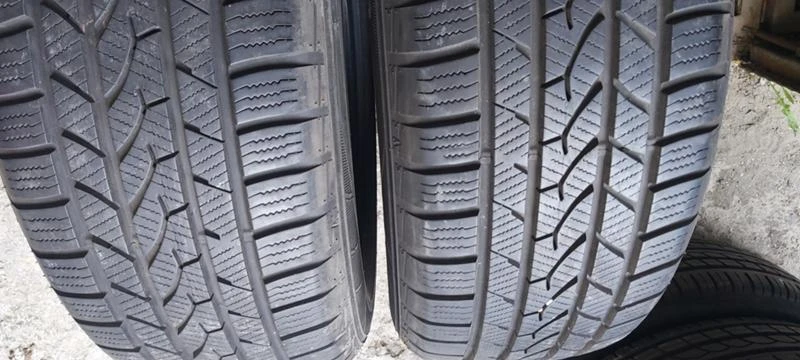 Гуми Зимни 235/60R18, снимка 5 - Гуми и джанти - 33439047