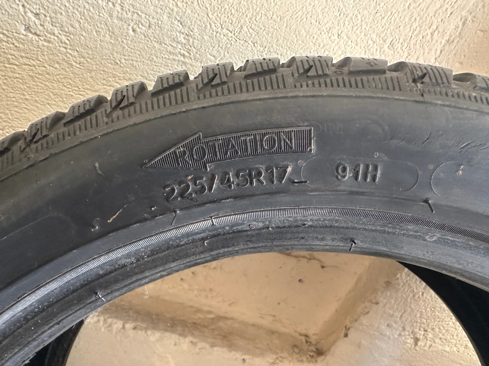 Гуми Зимни 225/45R17, снимка 5 - Гуми и джанти - 55769974