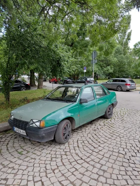 Opel Kadett седан, снимка 1