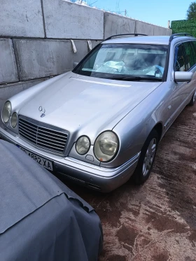 Mercedes-Benz E 320 4MATIK, снимка 3