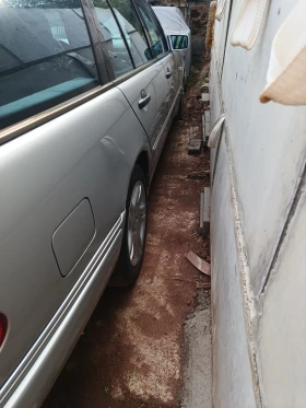 Mercedes-Benz E 320 4MATIK, снимка 6